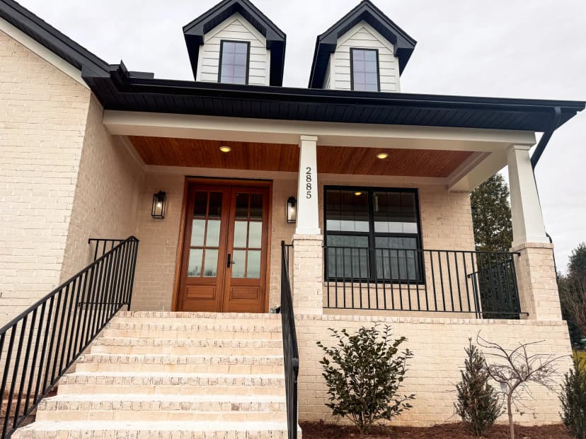 2885 Saint Giles Dr photo 2